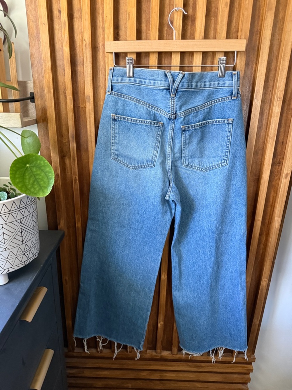 Veronica Beard Taylor Cropped High Rise Wide Leg Jean in Enough Said. Size 27 - Picture 3 of 10